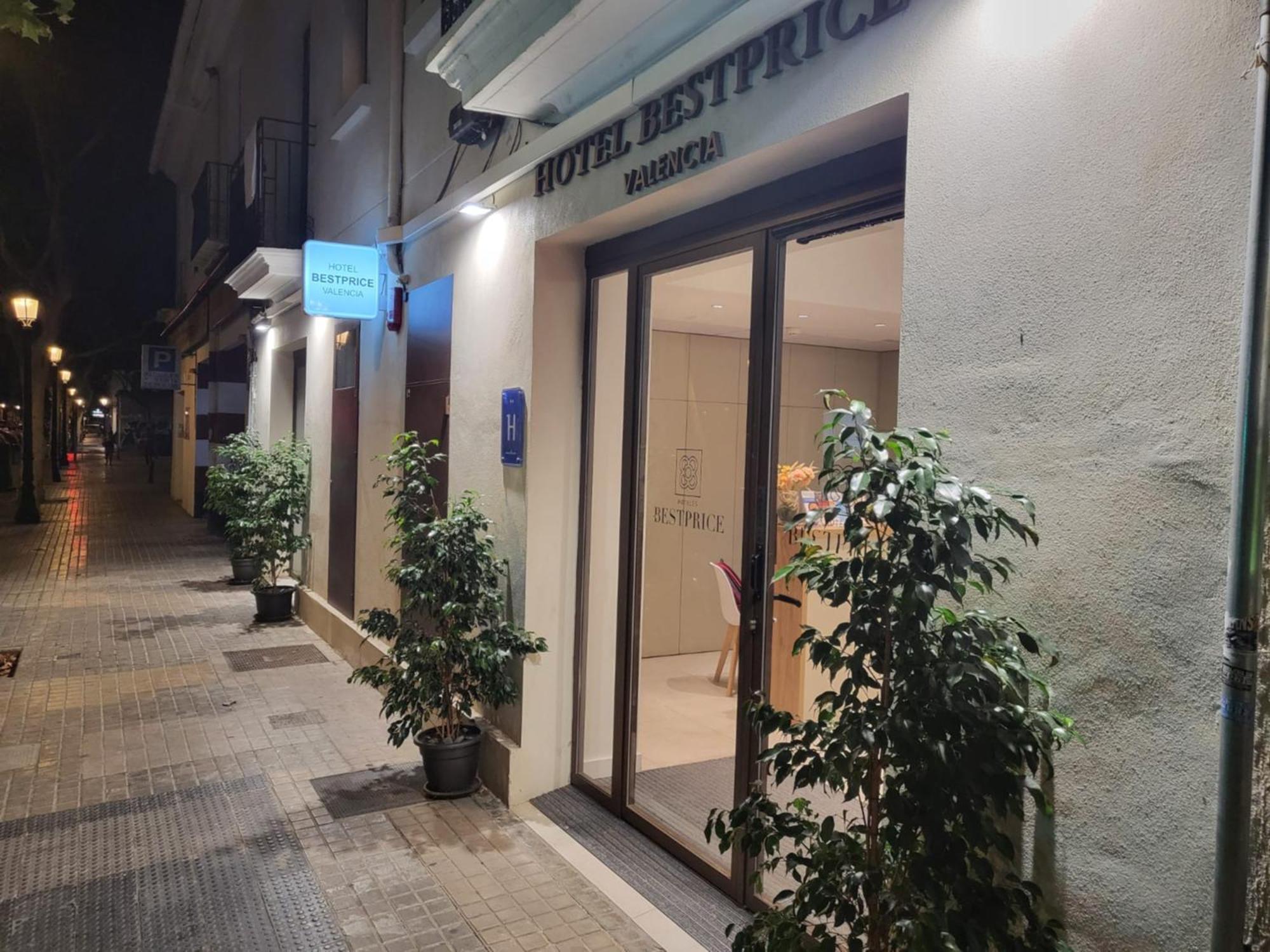 Hotel Bestprice Valencia Luaran gambar